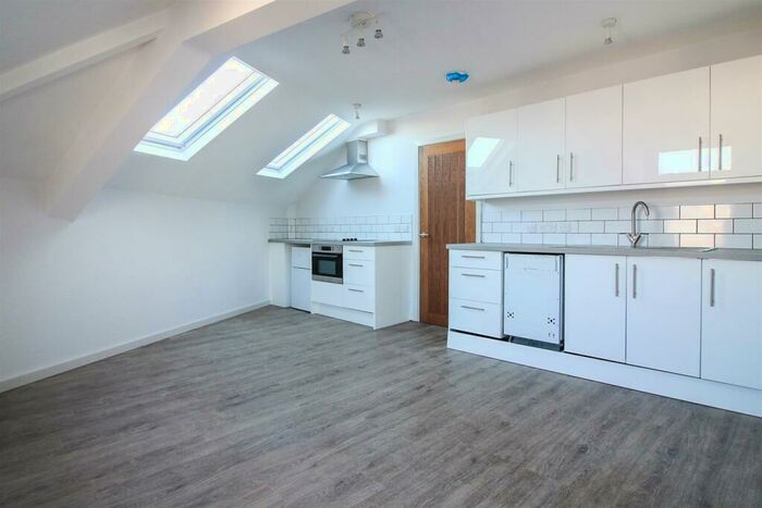 2 Bedroom Apartment To Rent In Victoria Road North, Southsea, PO5