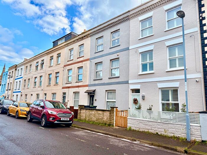 5 Bedroom Terraced House For Sale In Walpole Street, Weymouth, DT4