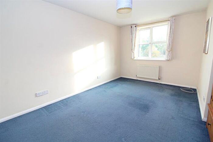 2 Bedroom Flat To Rent In Dexter Close, St Albans, AL1