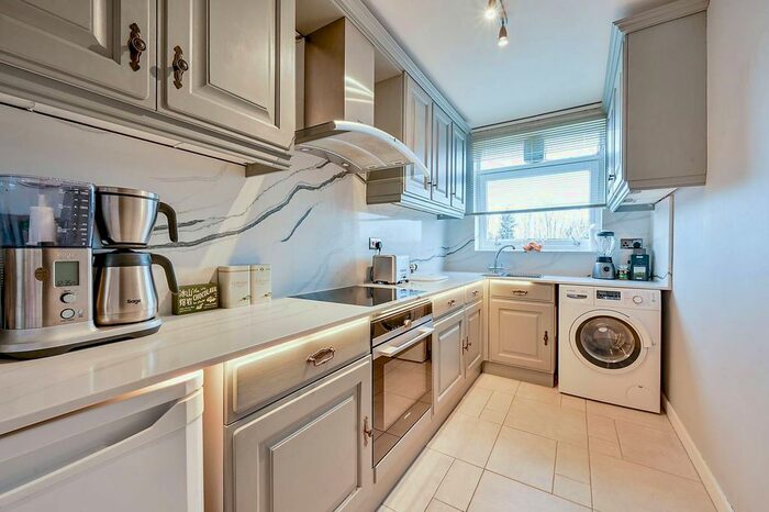 2 Bedroom Flat To Rent In Eaton Rise, Ealing, London, W5