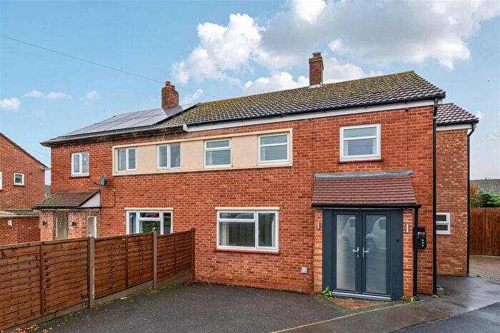 3 Bedroom Semi-Detached House To Rent In Hillfield Close, Guildford, GU1