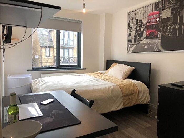 3 Bedroom Terraced House To Rent In North Worple Way, London, Greater London, SW14