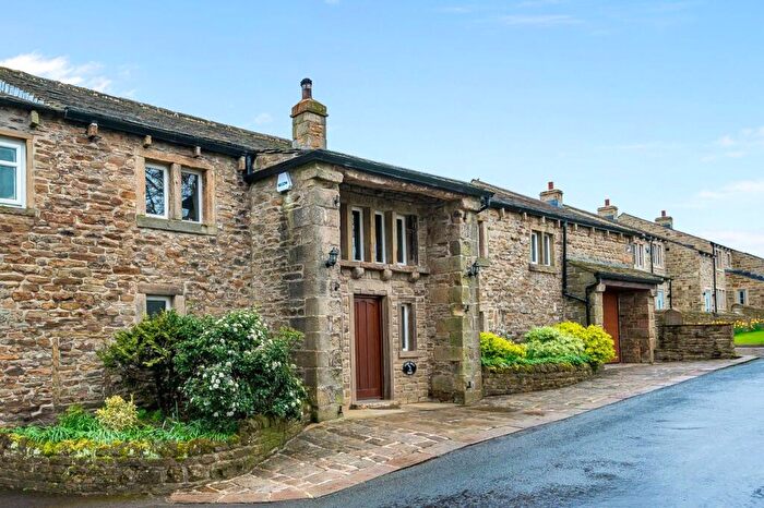 7 Bedroom Link Detached House For Sale In Carr Head Lane, Cross Hills, BD20