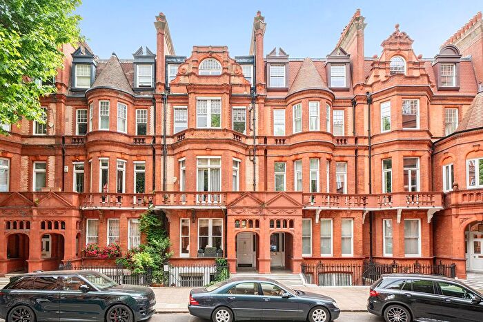 3 Bedroom Flat To Rent In Sloane Gardens, Sloane Square, London, SW1W