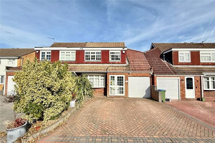 4 Bedroom Semi-Detached House For Sale In Claremont Road, Hextable, Kent, BR8