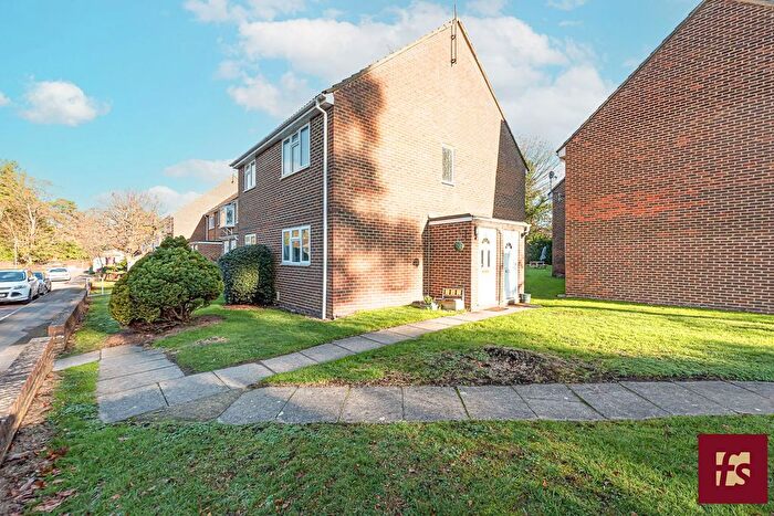 2 Bedroom Maisonette For Sale In Barracane Drive, Crowthorne, Berkshire, RG45