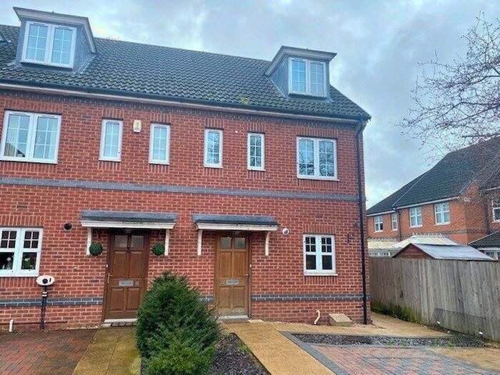 3 Bedroom End Of Terrace House To Rent In Causton Gardens, Eastleigh, Hampshire, SO50