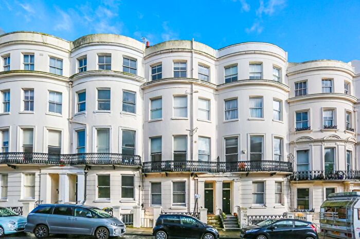 2 Bedroom Flat For Sale In Lansdowne Place, Hove, BN3