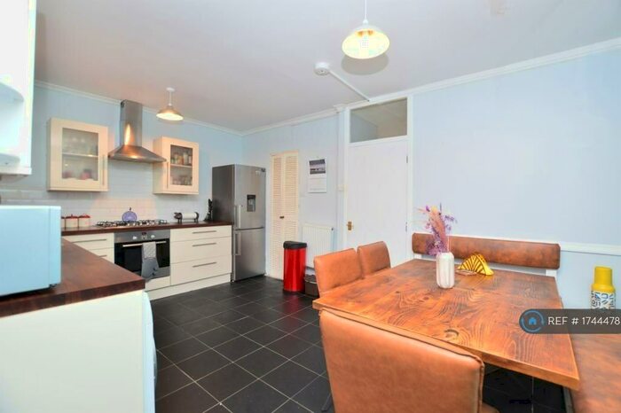 2 Bedroom Terraced House To Rent In Birch Close, London, SE15