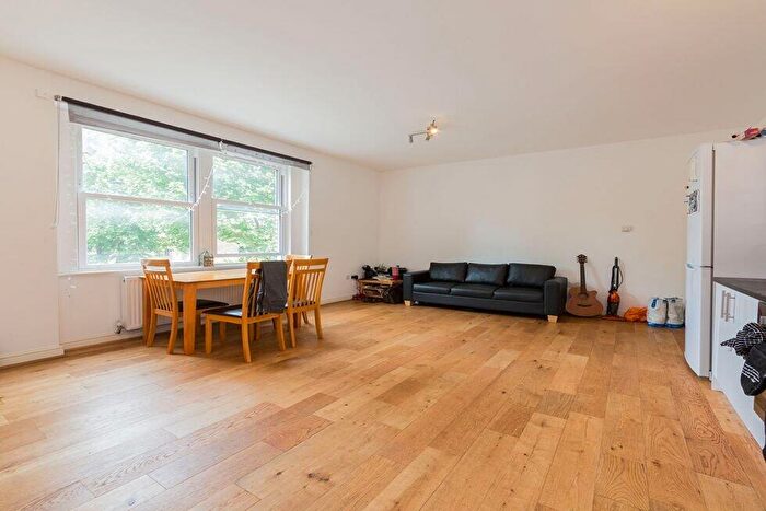 3 Bedroom Flat To Rent In Hillmarton Road, Caledonian Road, N7