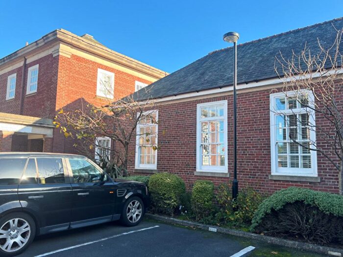 1 Bedroom Apartment To Rent In Queens Manor, FY8