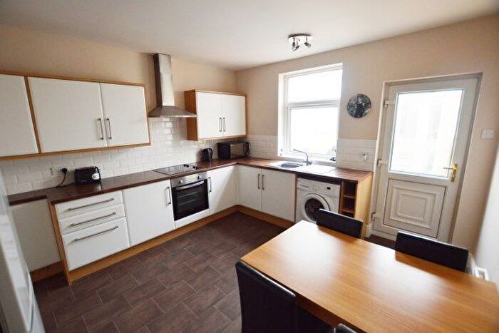 3 Bedroom End Of Terrace House To Rent In Woodhouse, Sheffield, S13