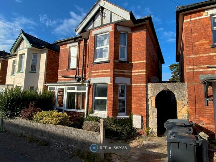 6 Bedroom Detached House To Rent In Calvin Road, Bournemouth, BH9