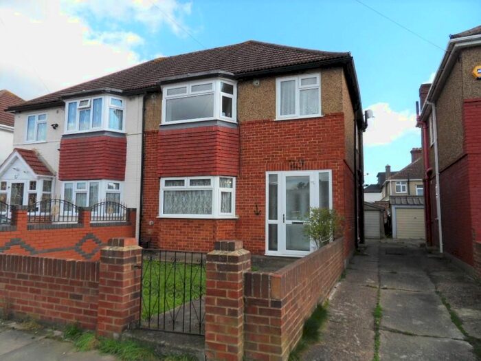 3 Bedroom Semi-Detached House To Rent In Meadowbank Gardens, Cranford, TW5