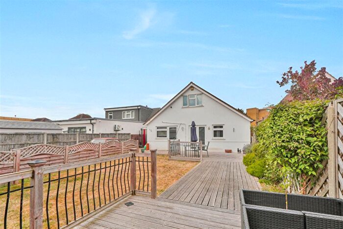 4 Bedroom Detached Bungalow For Sale In Hill Rise, Slough, SL3