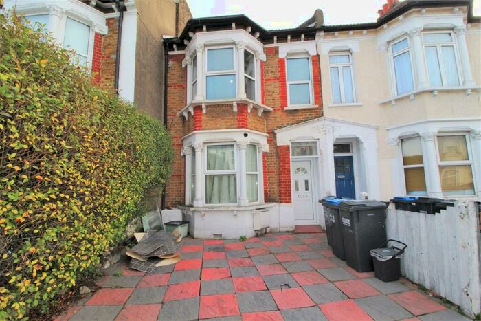 3 Bedroom Terraced House For Sale In Lucerne Road, Thornton Heath, CR7