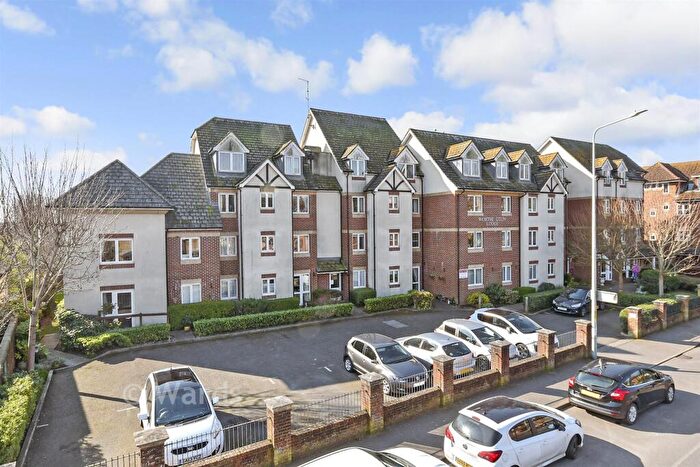 1 Bedroom Flat For Sale In East Street, Hythe, Kent, CT21