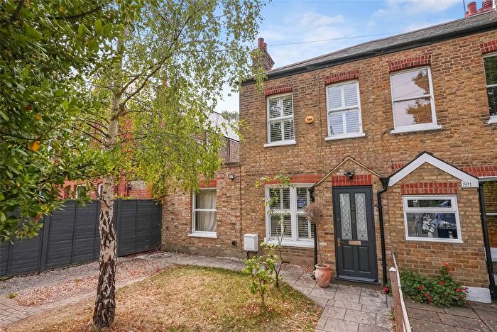 4 Bedroom End Of Terrace House For Sale In Hanworth Road, Hampton, TW12