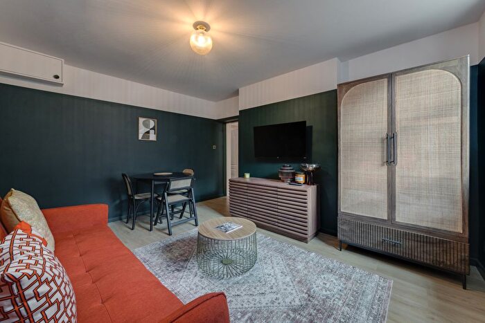 1 Bedroom Flat To Rent In Arcadia Court, Old Castle Street, E1