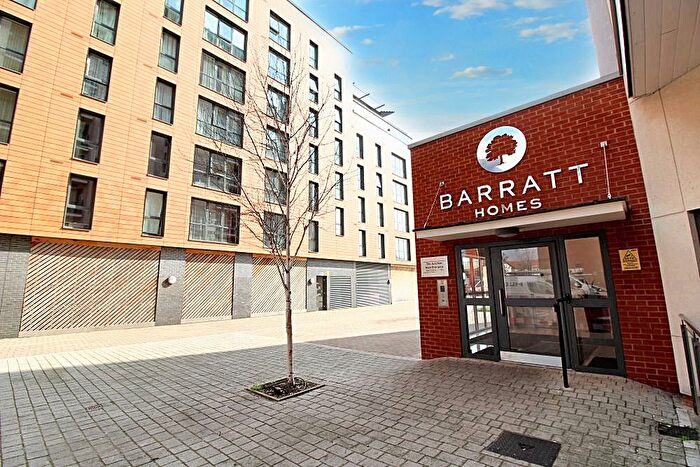 2 Bedroom Flat To Rent In Grays Place, Slough, SL2