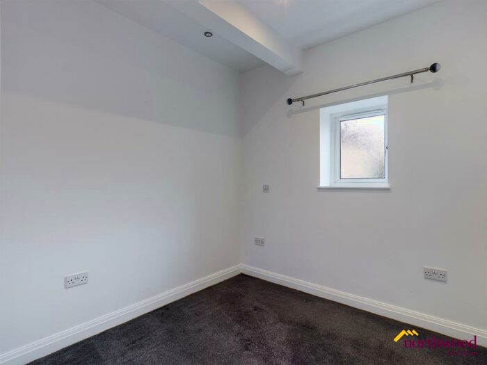 1 Bedroom Flat To Rent In High Street, Silverdale, ST5