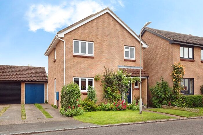 4 Bedroom Detached House For Sale In Sunridge Close, Newport Pagnell, MK16