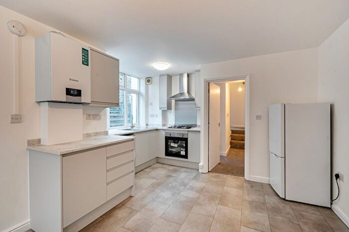 2 Bedroom Flat For Sale In Ilderton Road, London, SE15