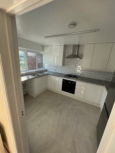 3 Bedroom Terraced House To Rent In Prospect Road, EN8