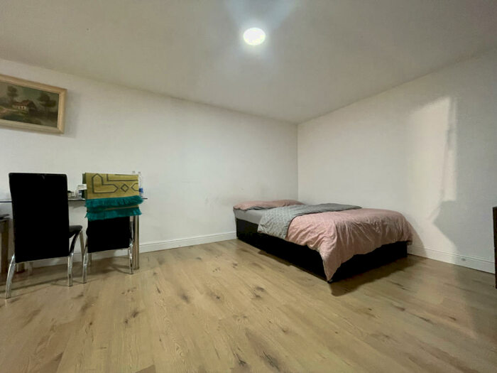 Studio To Rent In Morden Road Mitcham, London, CR4