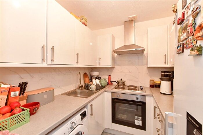 2 Bedroom Flat For Sale In St. Barnabas Road, Woodford Green, Essex, IG8