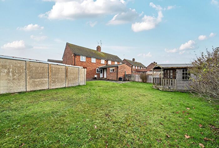 3 Bedroom Semi-Detached House For Sale In Hillfield Road, Dunton Green, Sevenoaks, Kent, TN13