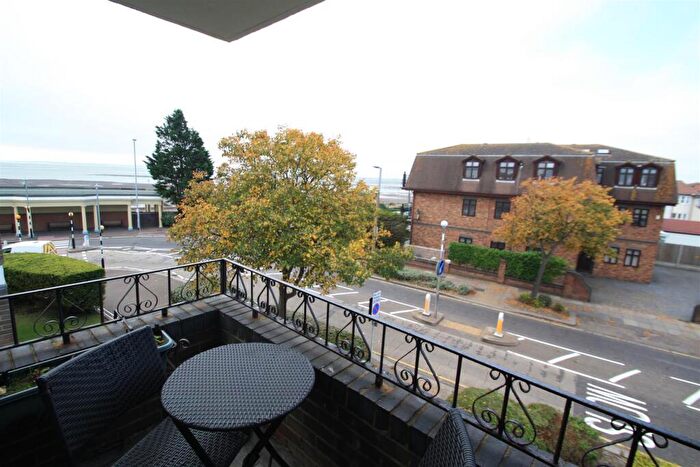 2 Bedroom Apartment To Rent In Chalkwell Avenue, Westcliff-On-Sea, SS0