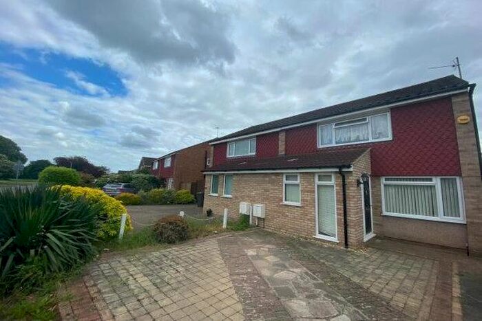 3 Bedroom Property To Rent In Chiltern Avenue, Bedford, MK41