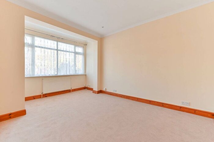 3 Bedroom End Of Terrace House To Rent In Valley Road, Streatham, London, SW16