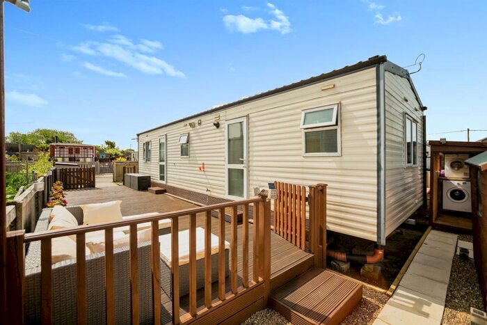 2 Bedroom Mobile/park Home For Sale In Kitewell Lane, Lydd, Romney Marsh, TN29