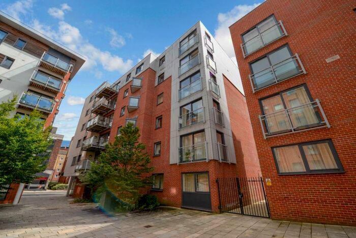 2 Bedroom Flat To Rent In Castle Place, High Street, Southampton, SO14
