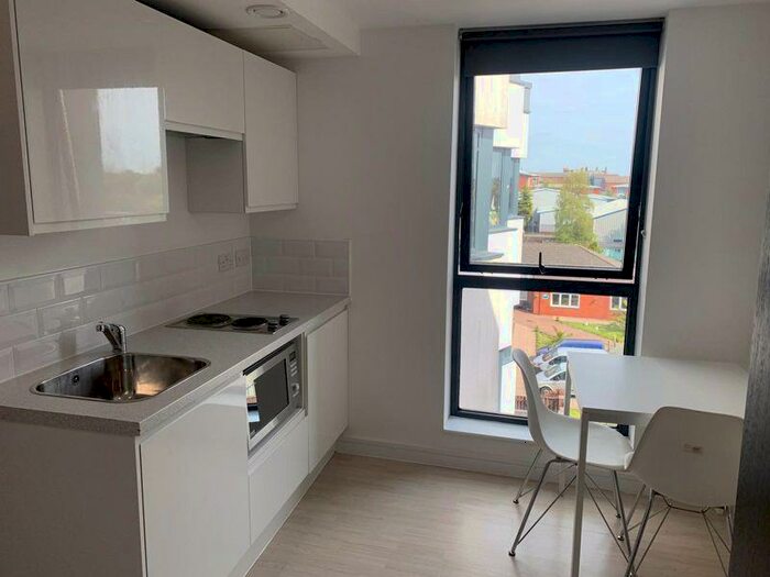Flat To Rent In Upper Parliament Street, Liverpool, L8
