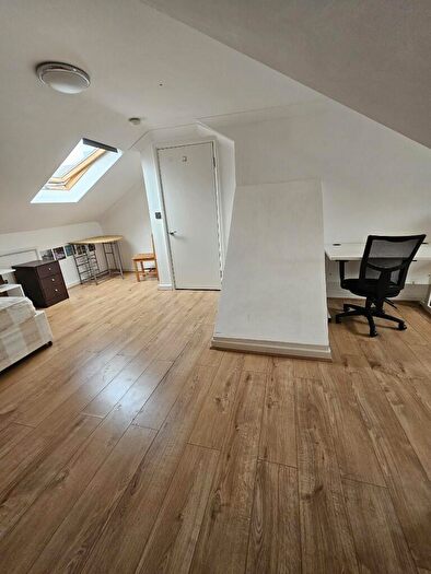 2 Bedroom Flat To Rent In Fordham Street, London, E1