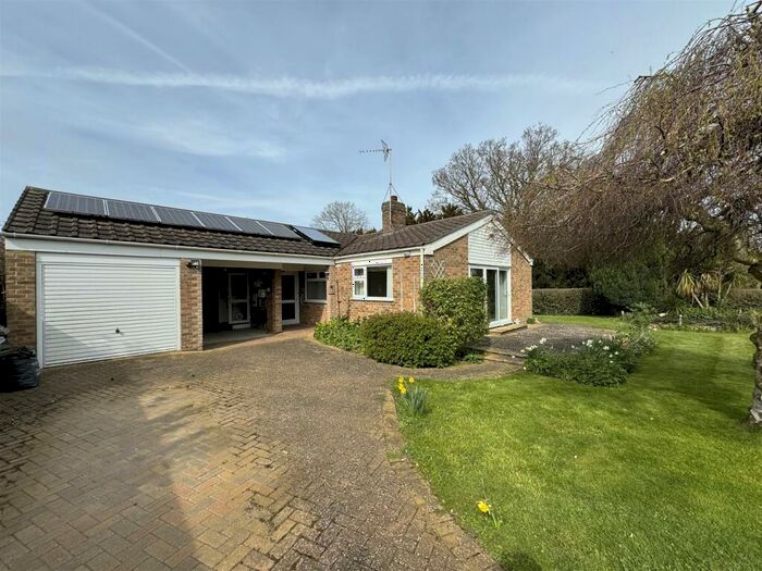 4 Bedroom Detached Bungalow For Sale In St. Marys Park, Bucklesham, Ipswich, IP10