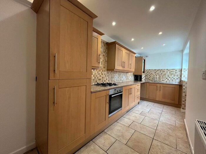 2 Bedroom House To Rent In Oceanic Road, L13