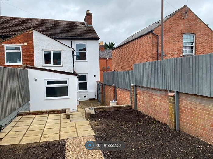 4 Bedroom End Of Terrace House To Rent In Buckingham Street, Wolverton, Milton Keynes, MK12