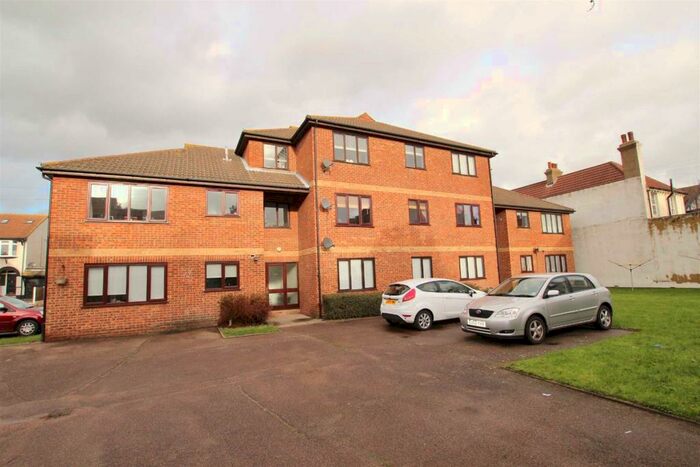 2 Bedroom Flat To Rent In Queens Avenue, Leigh-On-Sea, SS9