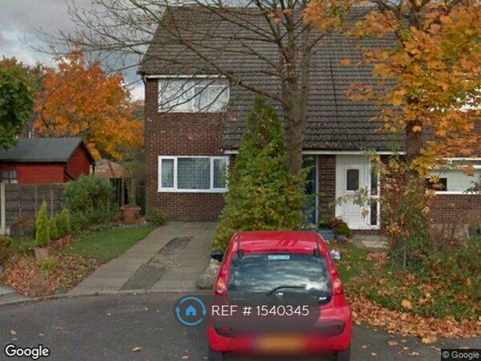 2 Bedroom Maisonette To Rent In West Meadow, Stockport, SK5