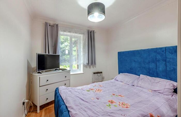 1 Bedroom Flat To Rent In Hallywell Crescent, London, E6