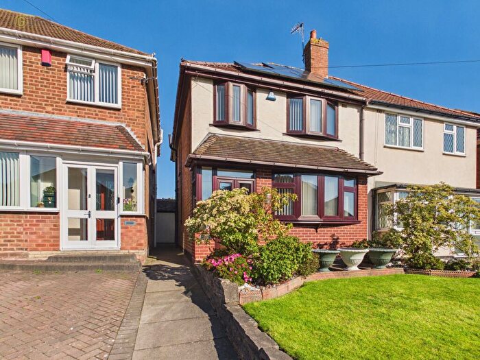 3 Bedroom Semi Detached House For Sale In Glenmead Road, Birmingham, B44