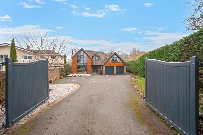 5 Bedroom Detached House For Sale In Botley Road, Burridge, Southampton, SO31