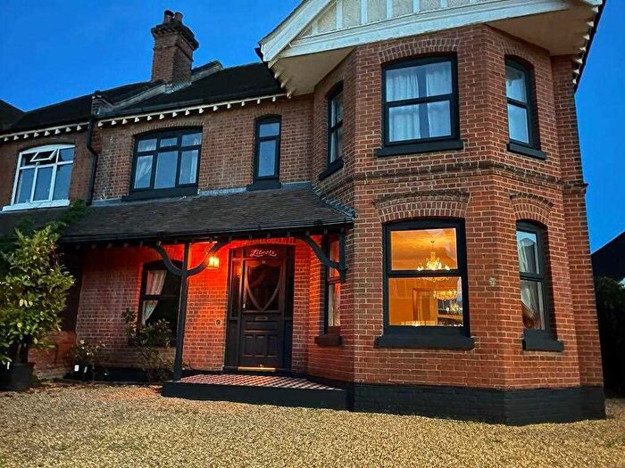 6 Bedroom Semi-Detached House For Sale In Upper Shirley Avenue, Southampton, SO15