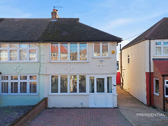 3 Bedroom Semi Detached House For Sale In Oakwood Hill, Loughton, IG10