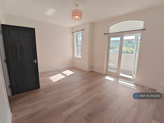 2 Bedroom Flat To Rent In Marlborough Road, Gillingham, ME7