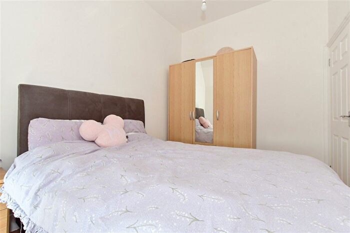 1 Bedroom Flat For Sale In Manor Road, Folkestone, Kent, CT20